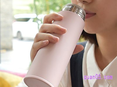 用不锈钢保温杯喝水有毒吗,对人体健康有害吗