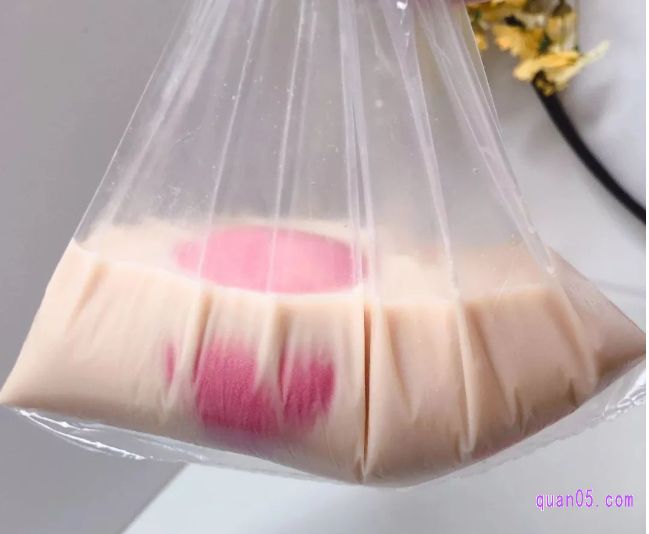 用肥皂清洗美妆蛋