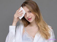 洗脸巾用一次就要扔吗，可以早晚用一张吗？
