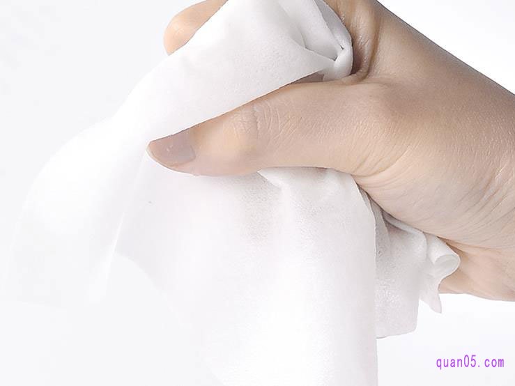 脸上有油可以用湿纸巾经常擦吗?长期用湿巾擦脸的后果