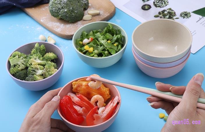 小麦秸秆餐具是不是塑料的