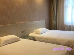 酒店双人间可以住四个人吗？
