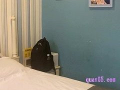 美团订酒店怎么订两间房